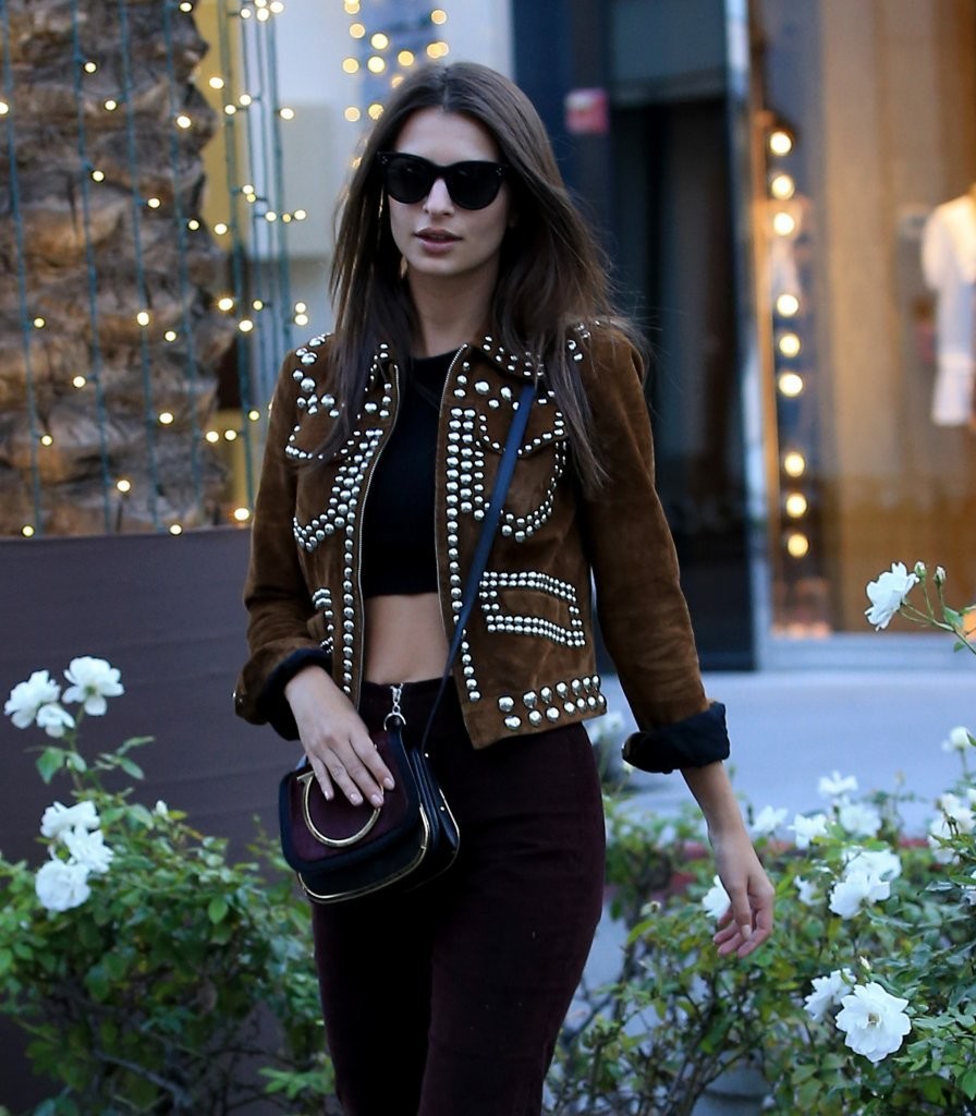 emilyratajkowskiemilyratajkowskishops-ferragamo