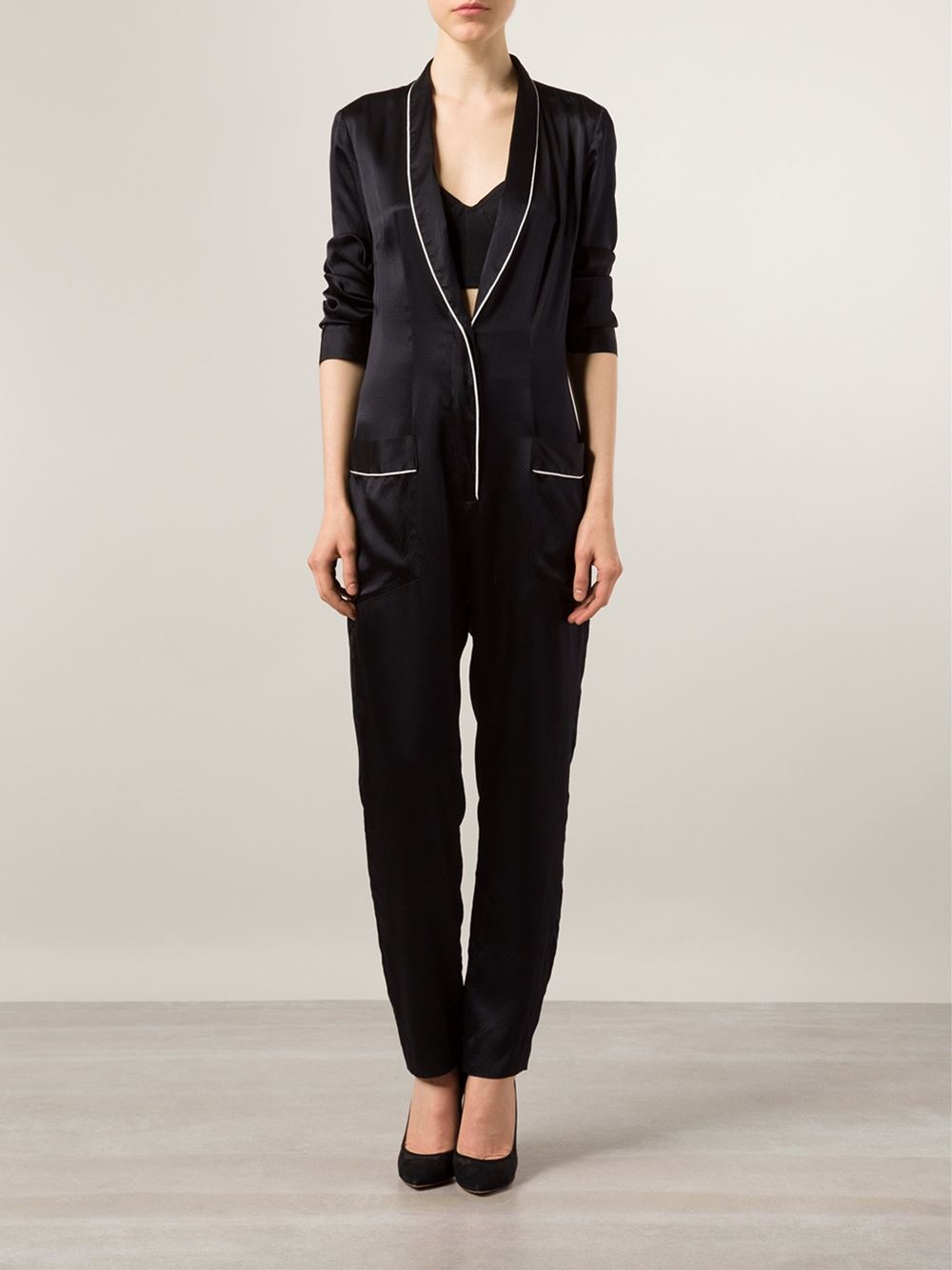 gigi-hadid-stuart-weitzman-vip-dinner-fleur-du-mal-silk-pajama-jumpsuit