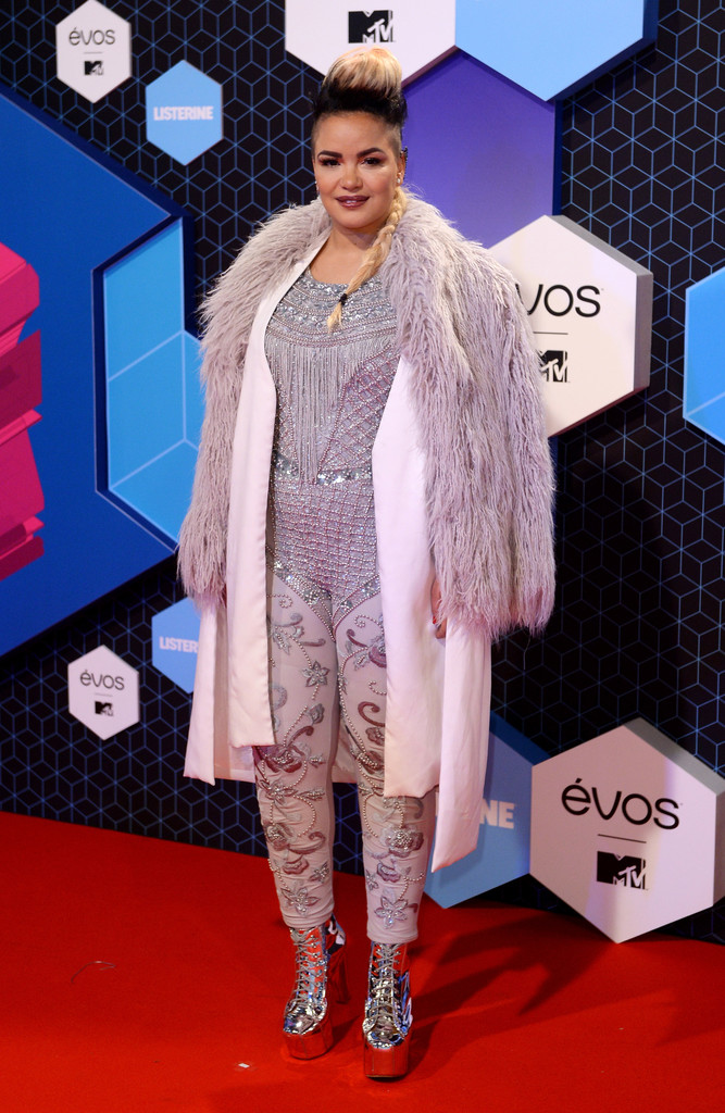 mtvema2016redcarpetarrivals-eva-simons