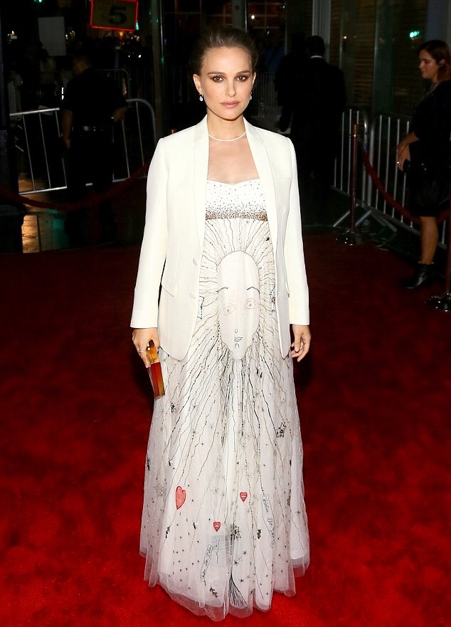 natalie-portmans-afi-fest-jackie-premiere-christian-dior-spring-2017-white-embellished-gown-3