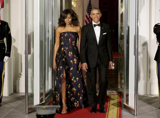 U.S. President Barack Obama and first lady Michelle Obama await the arrival of Canada's Prime Minister Justin Trudeau and his wife Sophie Gregoire-Trudeau at the White House in Washington March 10, 2016. REUTERS/Joshua Roberts TPX IMAGES OF THE DAY