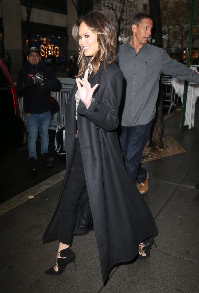 chrissyteigencelebritiestodayshow-vauthier