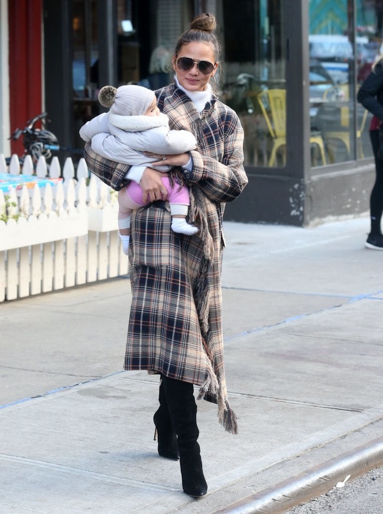 chrissyteigenchrissyteigenoutdaughter-chloe