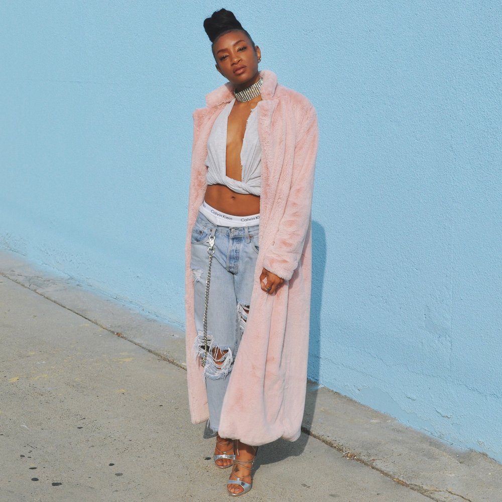 dennaya-famous-bomb-blogger-3