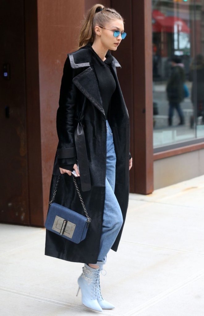 gigihadidgigihadidstepsoutnyc-manolo