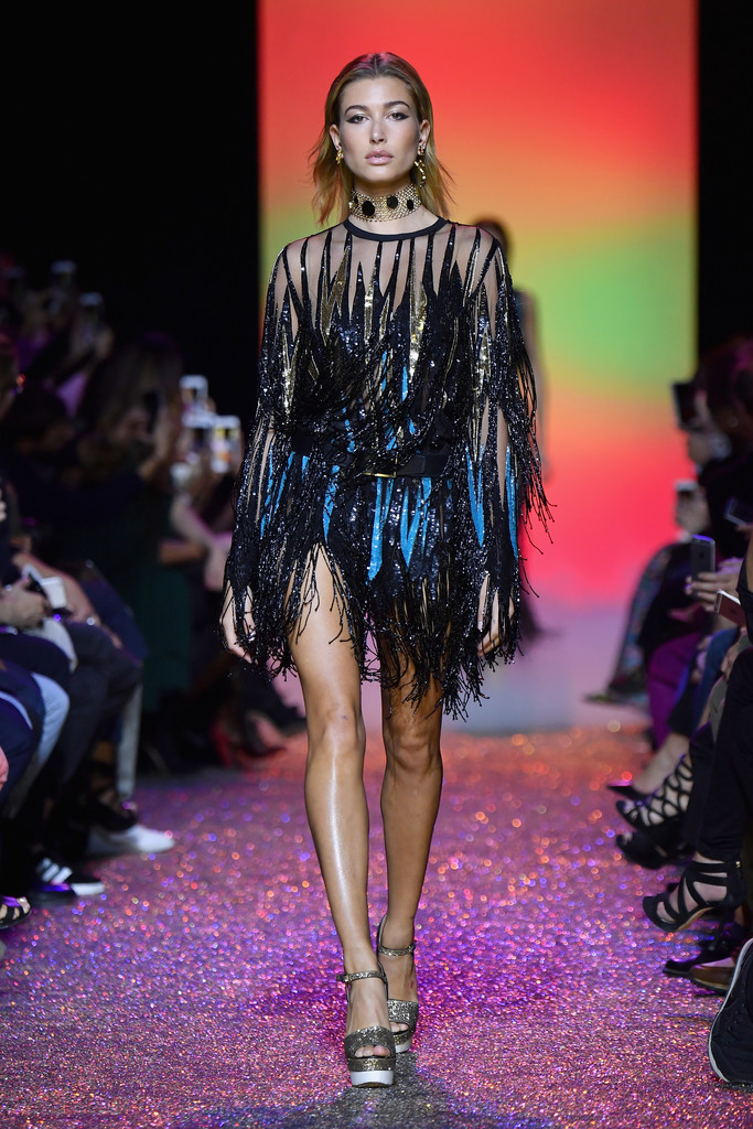 haileybaldwineliesaabrunwayparisfashionm_zvmg5jwrax