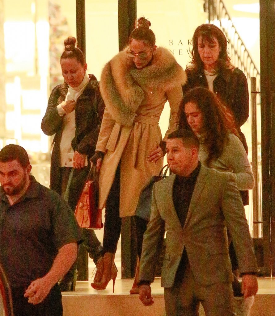 jennifer-lopez-barneys-new-york-1