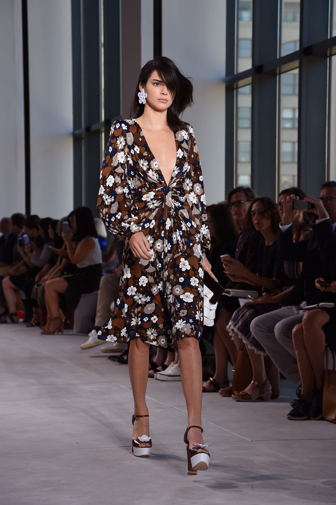 kendalljennermichaelkorsspring2017runwaywsikv8xy5nhx