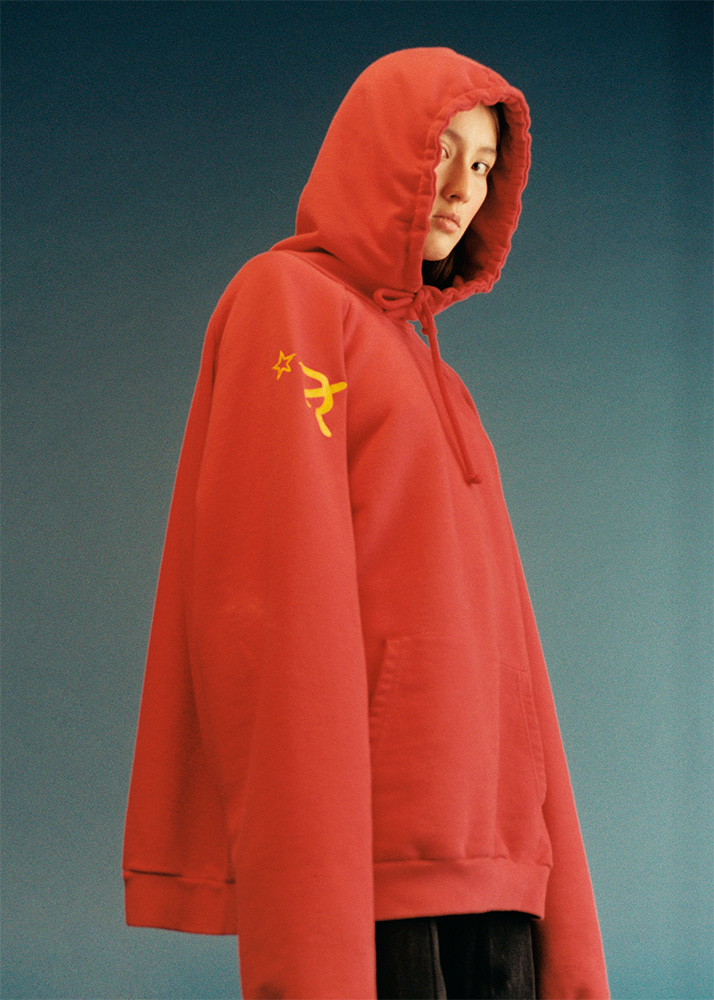 kim-kardashian-la-balllet-vetements-communist-hoodie