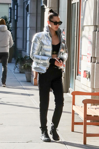 bella-hadid-tommy-hilfiger-puffer-jacket-1