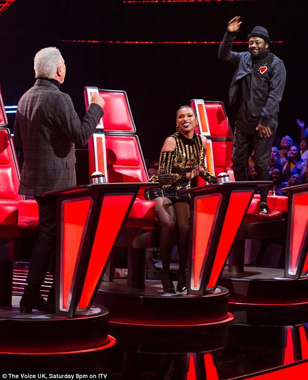 jennifer-hudson-the-voice-cold-shoulder-balmain-dress-4