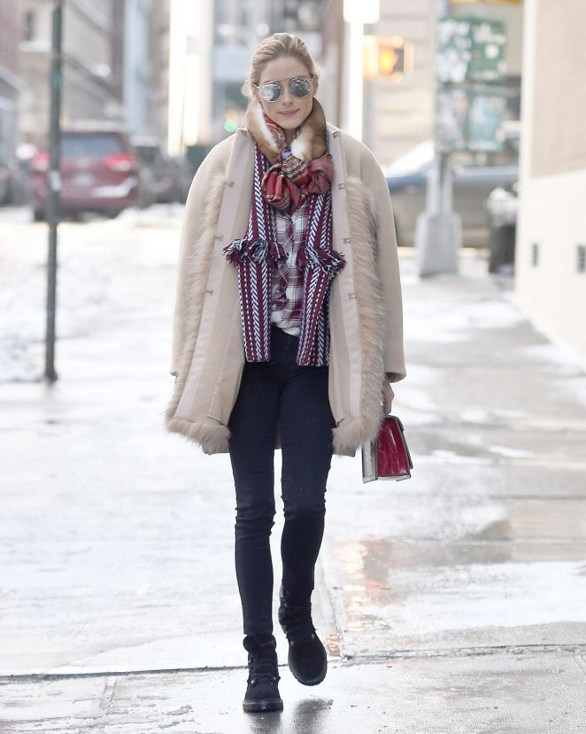 olivia-palermo-wearing-a-fur-coat-while-walking-in-the-snow-dior