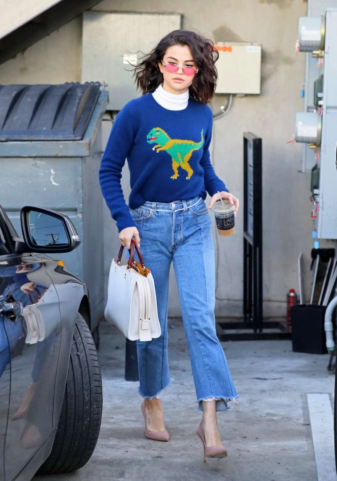 selena-gomez-leaving-nine-zero-one-salon-coach