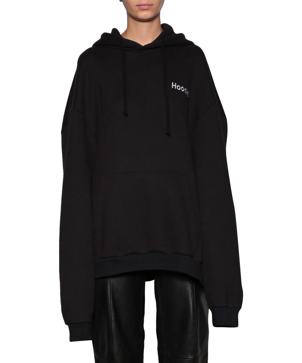 splurge-rihanna-oceans-eight-set-vetements-hoodie-maison-margiela-embellished-buckle-sneakers-2