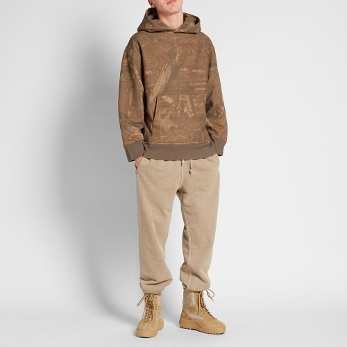 hot-or-hmm-kim-kardashians-la-yeezy-season-3-sweatpants-1