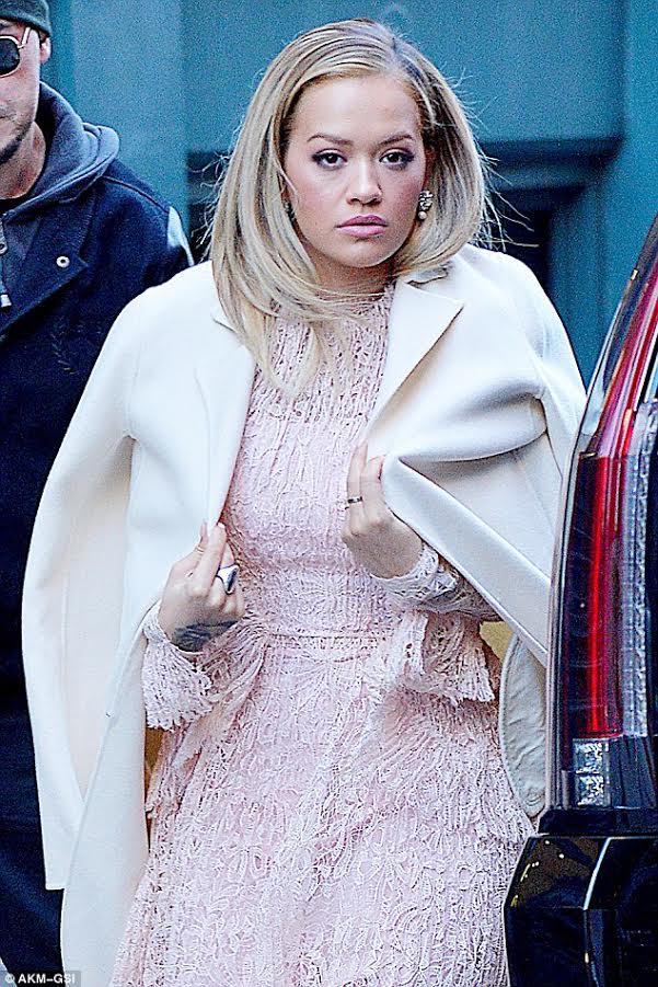 rita-ora-ermanno-scervino-ss-17-lace-dress-1