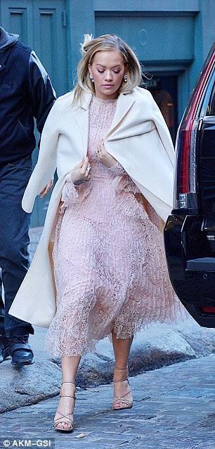 rita-ora-ermanno-scervino-ss-17-lace-dress-2