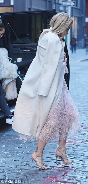 rita-ora-ermanno-scervino-ss-17-lace-dress-3