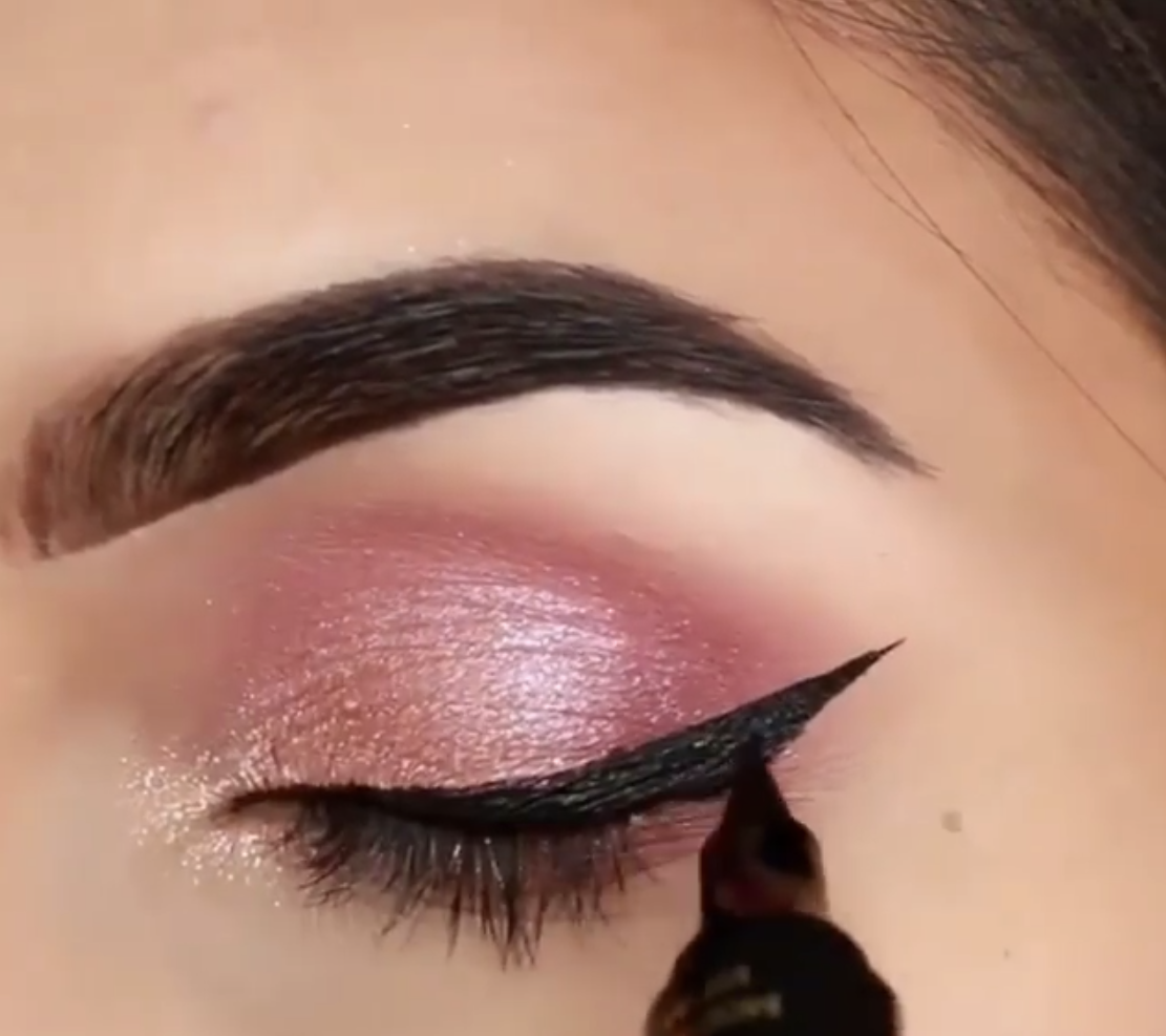 Beauty-Bomb-Product-Of-The-Day-The-Quick-Flick-5