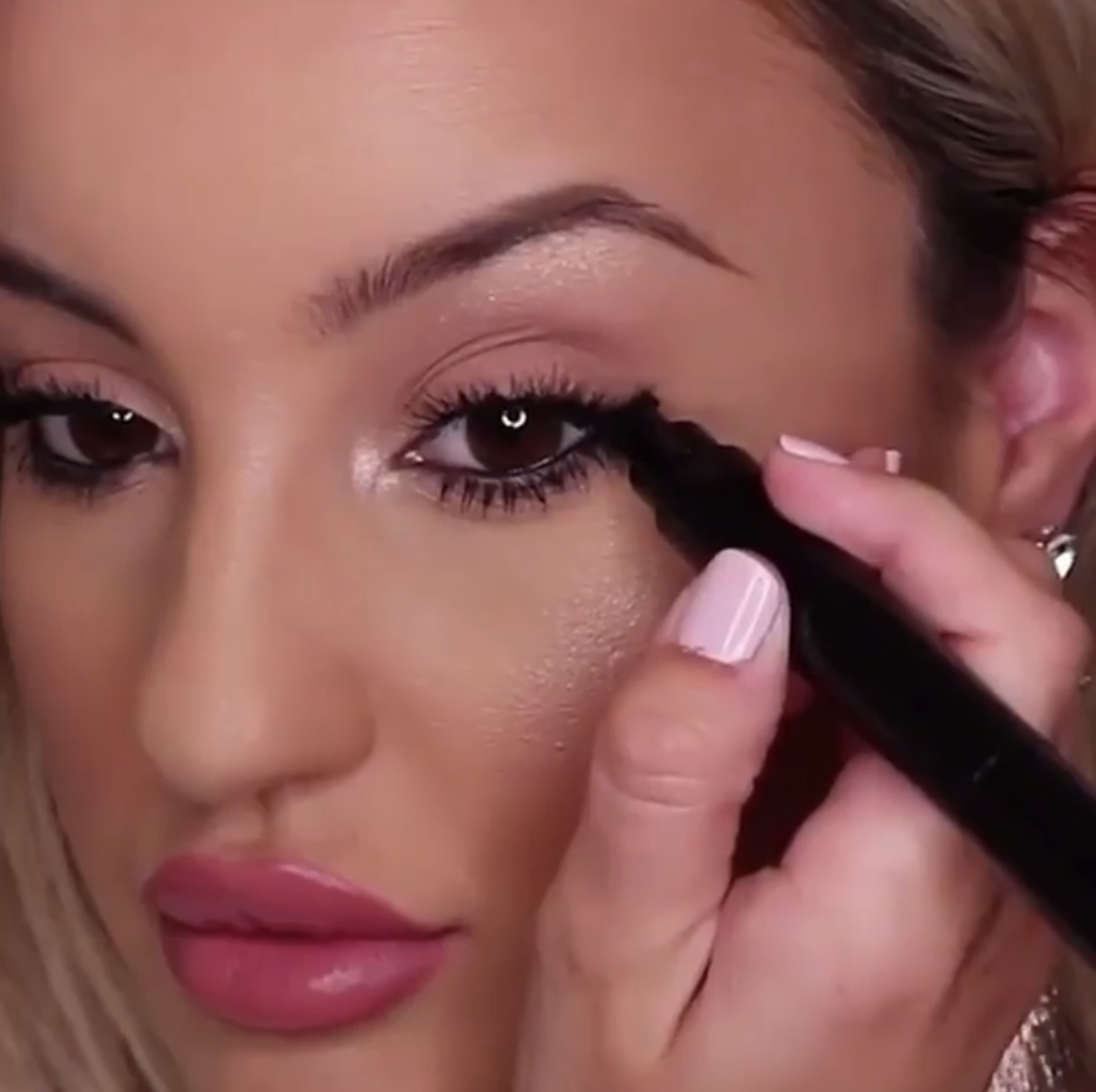 Beauty-Bomb-Product-Of-The-Day-The-Quick-Flick-6