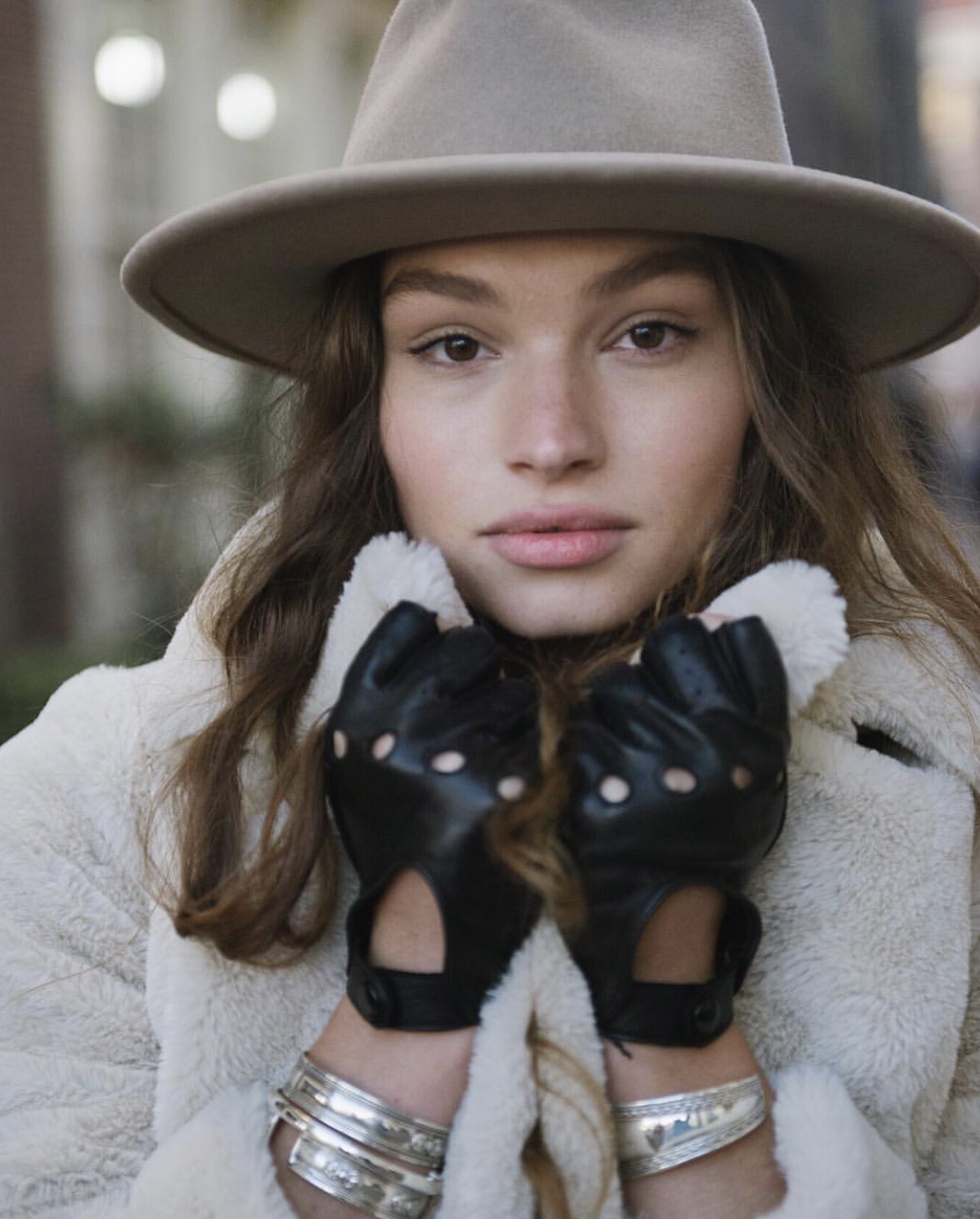 5-Looks-in-5-Minutes-Leather-10