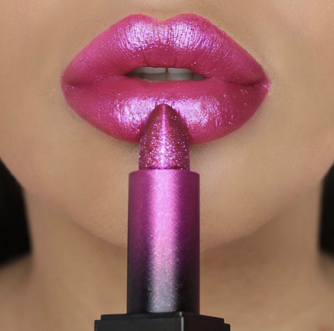 Beauty-Bomb-Product-of-the-Day-Huda-Beauty-Metallic-Power-Bullet-14