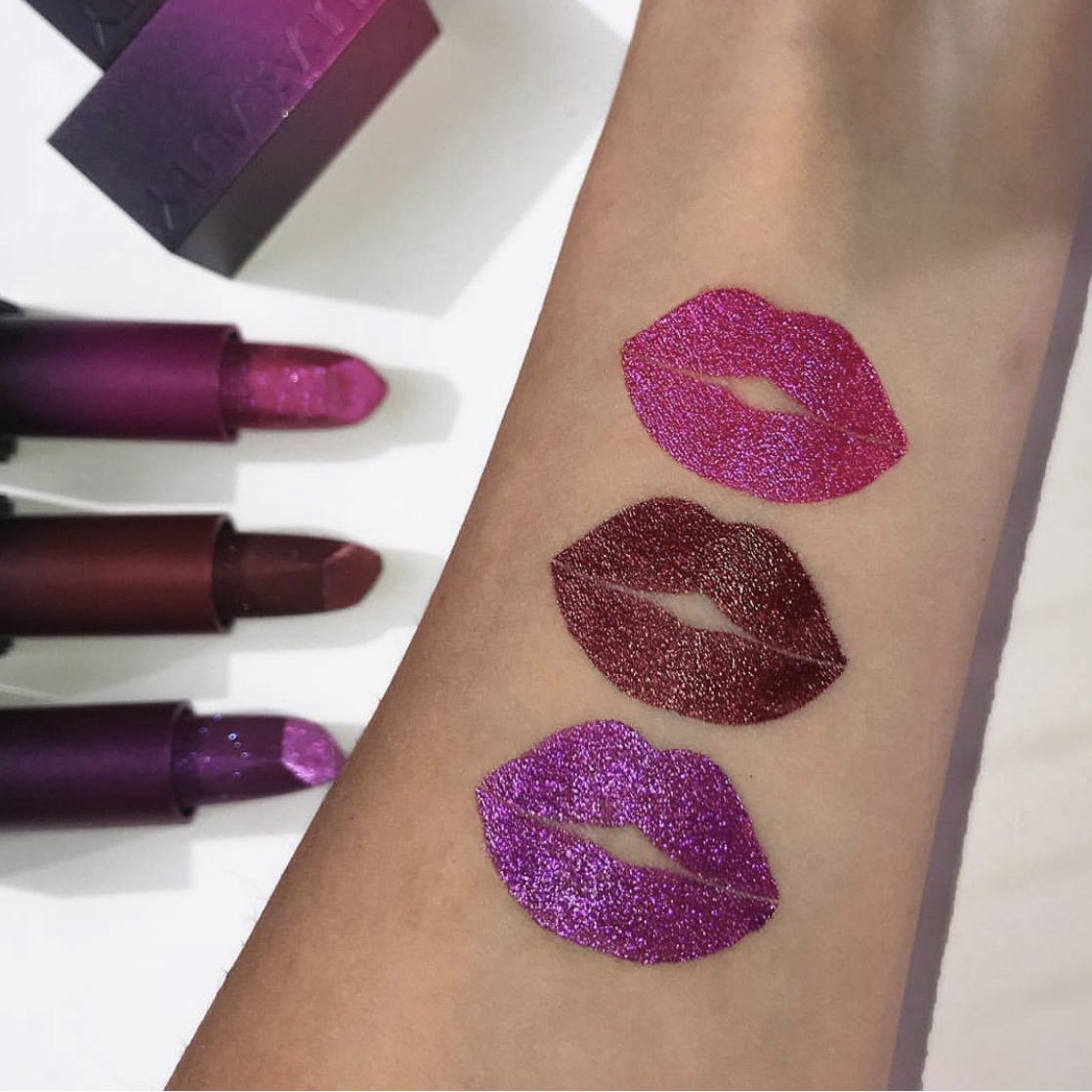 Beauty-Bomb-Product-of-the-Day-Huda-Beauty-Metallic-Power-Bullet