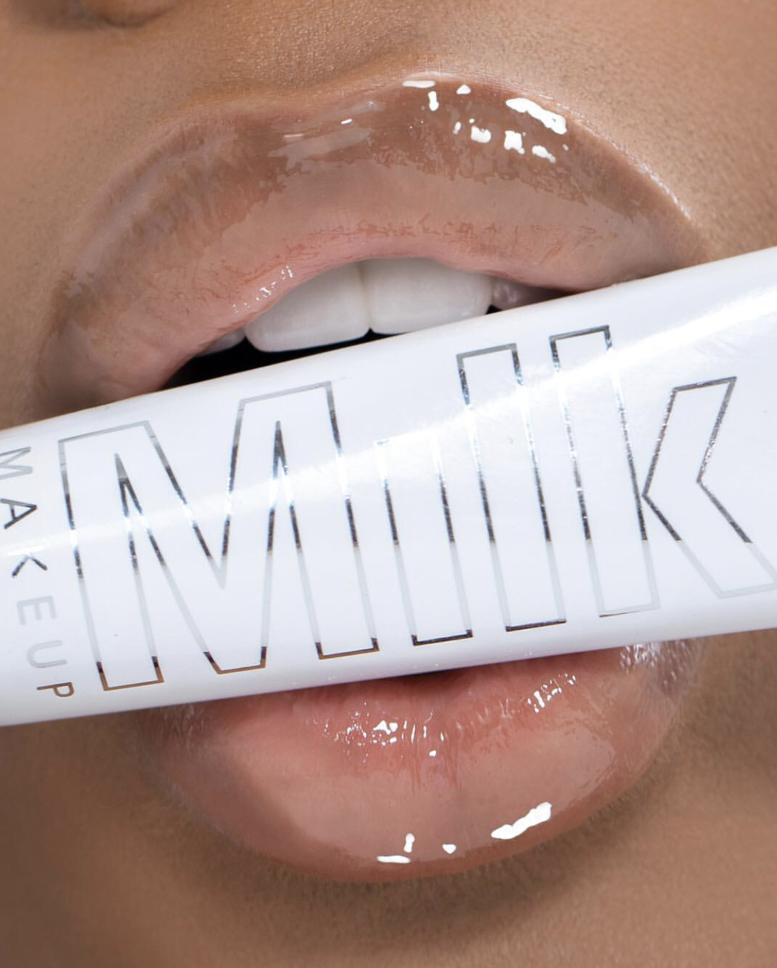 Beauty-Bomb-Trend-Is-Lip-Gloss -Making-a-Comeback-3