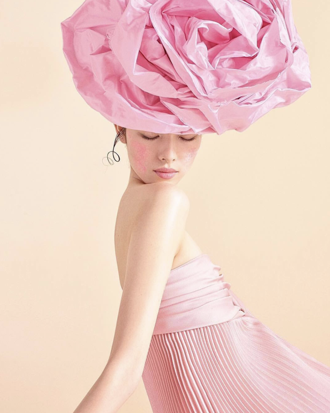 Carine-Roitfeld-and-Estee-Lauder-Release-CR-Women-2019-Calendar-13