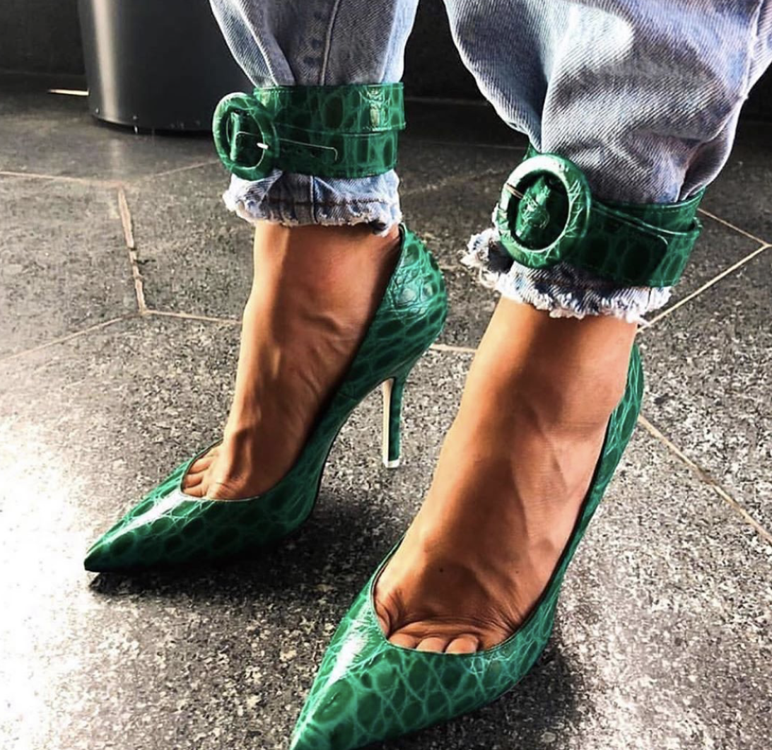 Trend_Alert_The_New_Way_to_Wear_Ankle_Wrap_Sandals_4