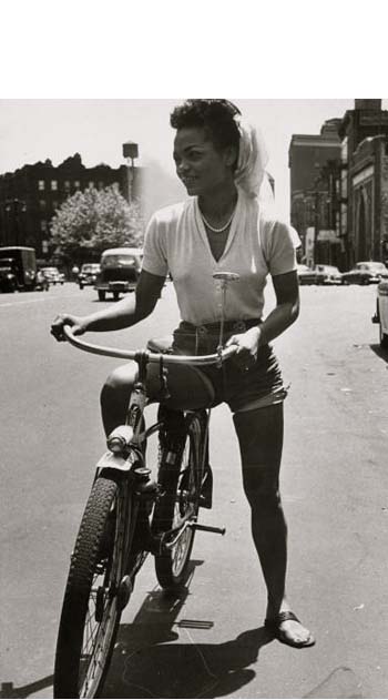 Snapshot : Eartha Kitt Photographed by Gordon Parks for Life Magazine
