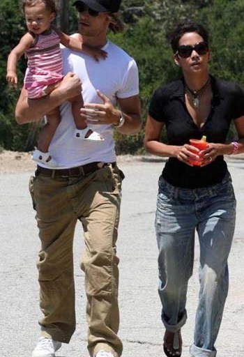 Mail Bombs: Rihanna’s Striped Look, Halle Berry’s Boyfriend Jeans, and Estelle’s Alexander McQueen!