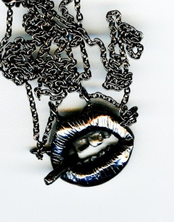 Fashion Fun : Chrishabana Smoking Lips Necklace