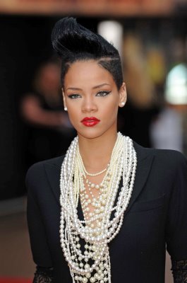Get the Look : Rihanna’s Layered Pearl Necklaces