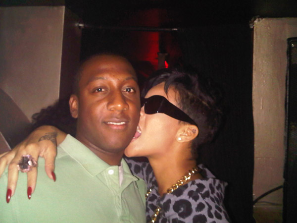 Beauty Verdict : Rihanna’s Long Red Nails