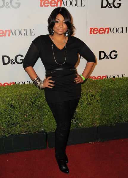 Hot! or Hmm… : Beyonce in Singapore, Rihanna in Venice, and Teen Vogue’s Young Hollywood Party!