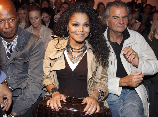 Hot! or Hmm… : The Kardashians, Paul Patton, and Paris Fashion Week!