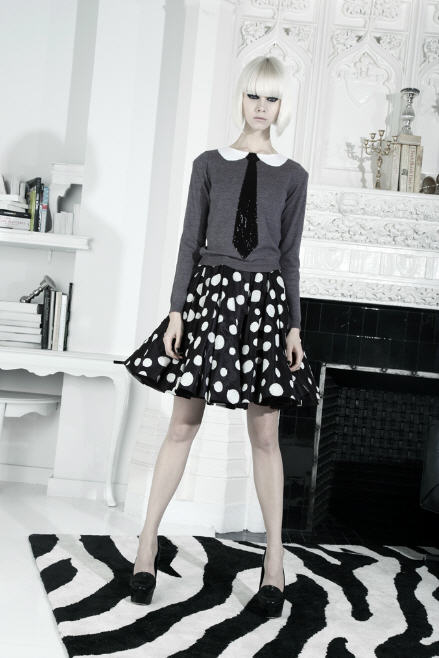 Splurge: Jessica Alba’s Lucky FABB Alice + Olivia Fall 2012 Sweater, Lela Rose Printed Pants, and Giuseppe Zanotti Pumps