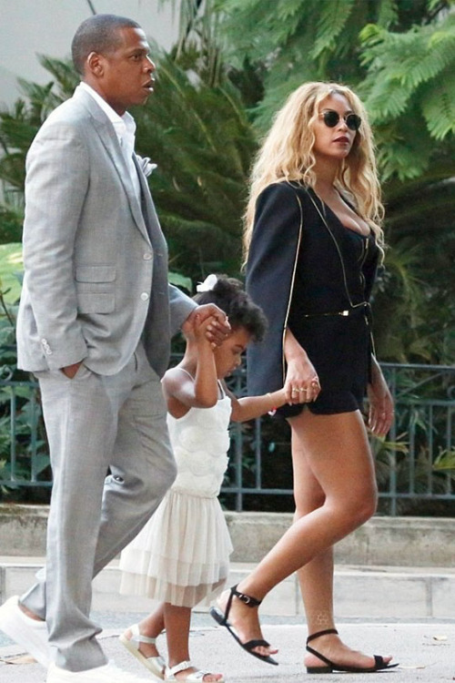 Get the Look: Beyonce’s Monaco BCBG Max Azria Black Upas Cape and Herve Leger Irya Zipper-Detailed Top