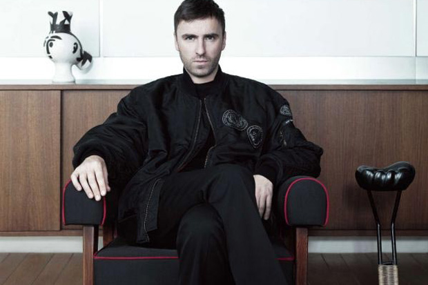 Raf Simons Steps Down as Creative Director of Dior