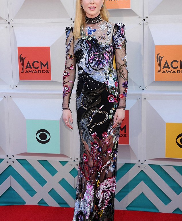 Hot or Hmm: Nicole Kidman’s Academy Country Awards’ Alexander McQueen Fall 2016 Floral Dress