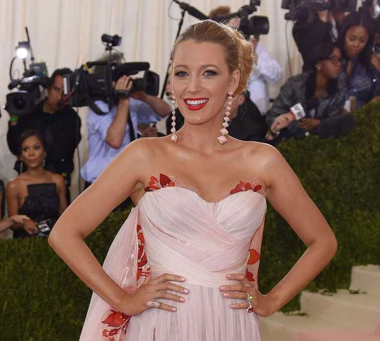 2016 Met Gala Beauty: Blake Lively’s Pillar Box Red Lips by Charlotte Tilbury