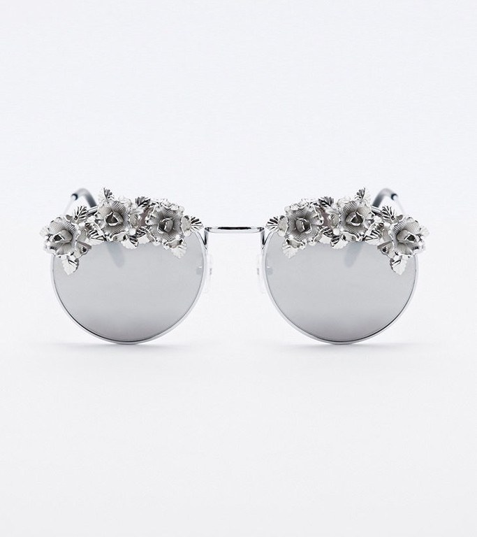 Bomb Product of the Day: TNEMNRODA Gold Scallop Sunnies
