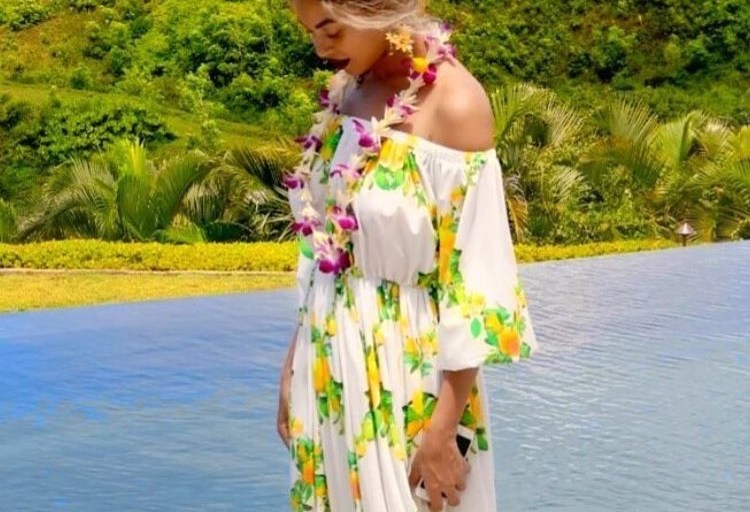 Splurge: Beyonce’s Hawaii Vacation Sugarbird ‘Copacabana’ Lemon Printed Dress