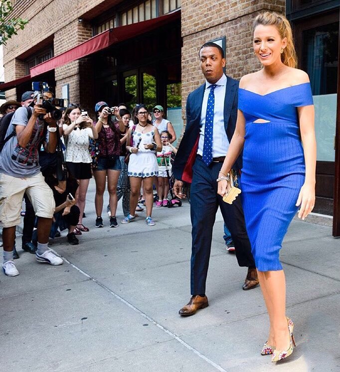 Hot! or Hmm…: Blake Lively’s <em>The Tonight Show Starring Jimmy Fallon</em> Cushnie et Ochs Resort 2017 Ribbed Cobalt Off-The-Shoulder Dress and Christian Louboutin ‘Miss Taos’ Multicolor Beaded Pumps