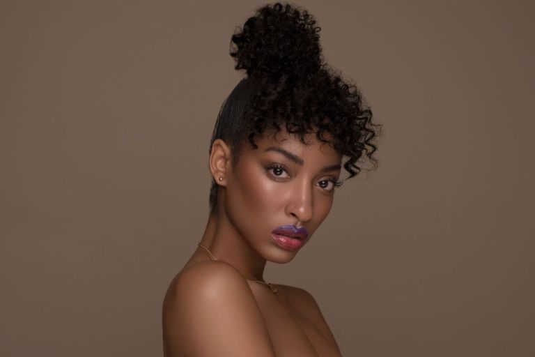 How to Brighten Your Complexion Using Stone Crop Cleansing Oil