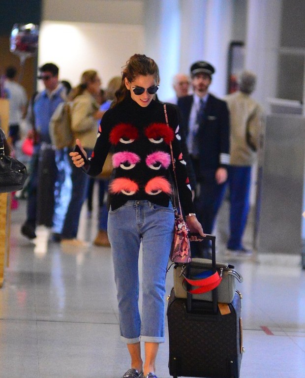 Splurge: Izabel Goulart’s Santos Dumont Airport Fendi Fur Eyelash Turtleneck and Mini Python Peekaboo Bag