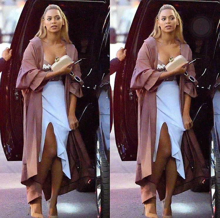 Splurge: Beyonce’s US Open Serena Williams Match For Love and Lemons Brown Floral Tie Front Bustier Top and Cushnie et Ochs Asymmetric Slit Pencil Skirt