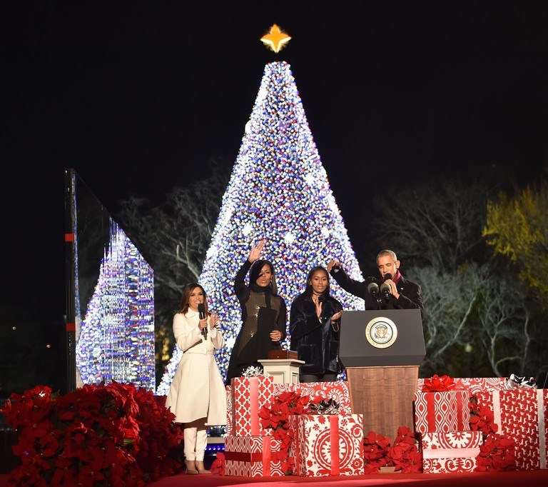 Splurge: Sasha Obama’s 94th Annual National Christmas Tree Lighting $695 Opening Ceremony Navy Culver Faux Fur Reversible Coat
