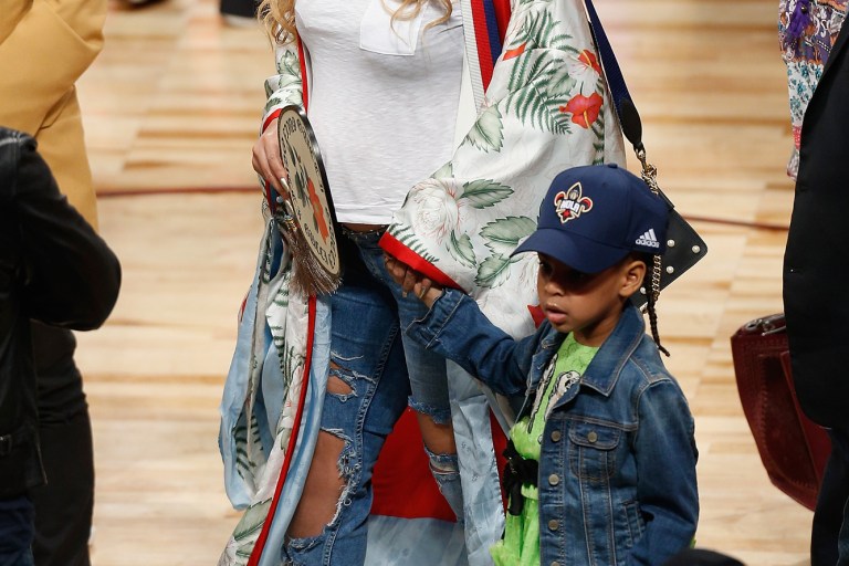 Splurge: Beyonce Knowles Carter’s All Star Weekend Gucci’s Spring 2017 Kimono and Blue Ivy’s Gucci Broderie Anglaise Dress